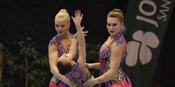Трое спортсменок из Краснодарского края завоевали "золото" в групповых упражнениях.